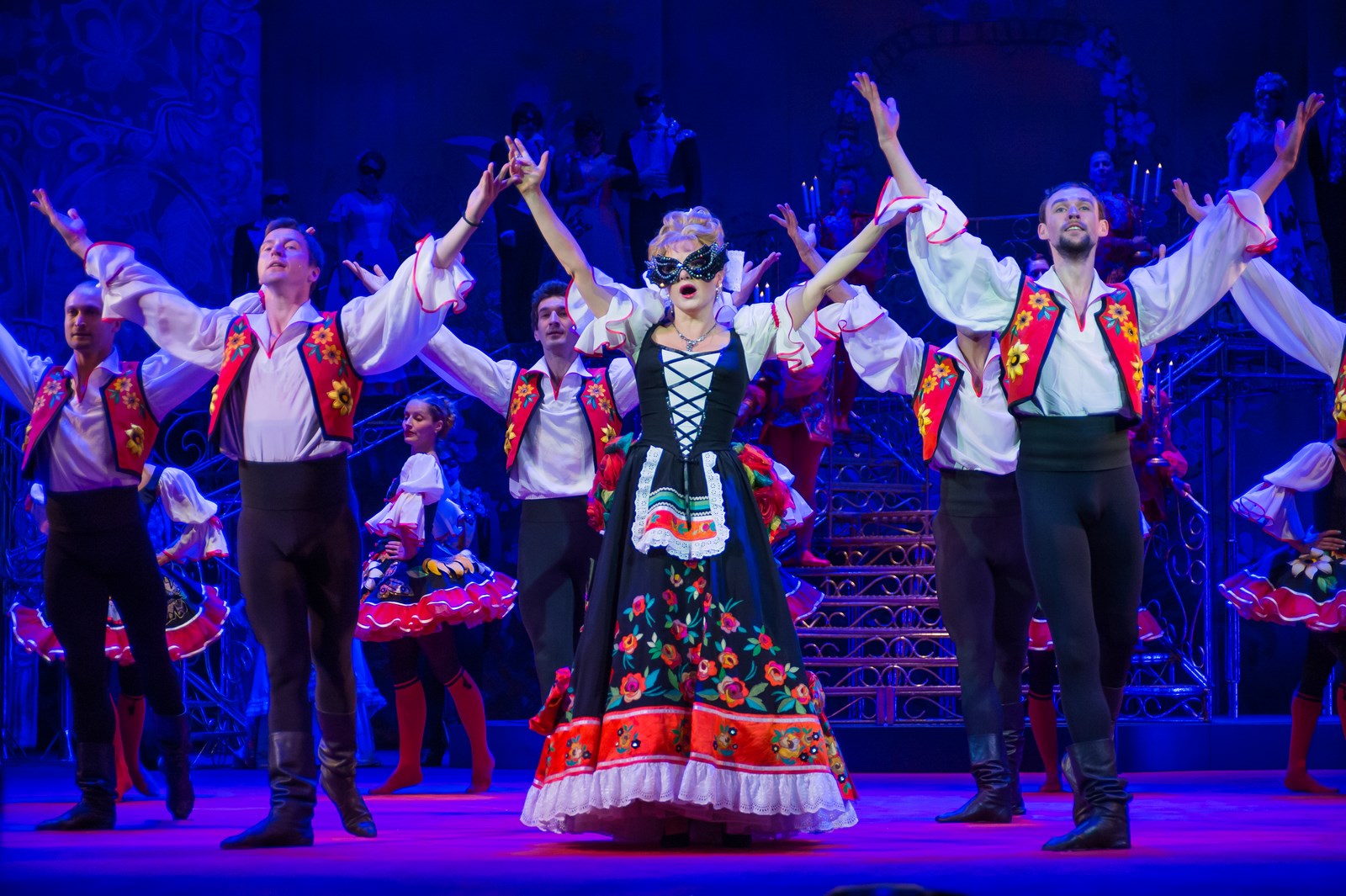 Е. Зайцева и артисты балета, "Летучая мышь"