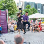 Выступление артистов в рамках фестиваля Театральный бульвар